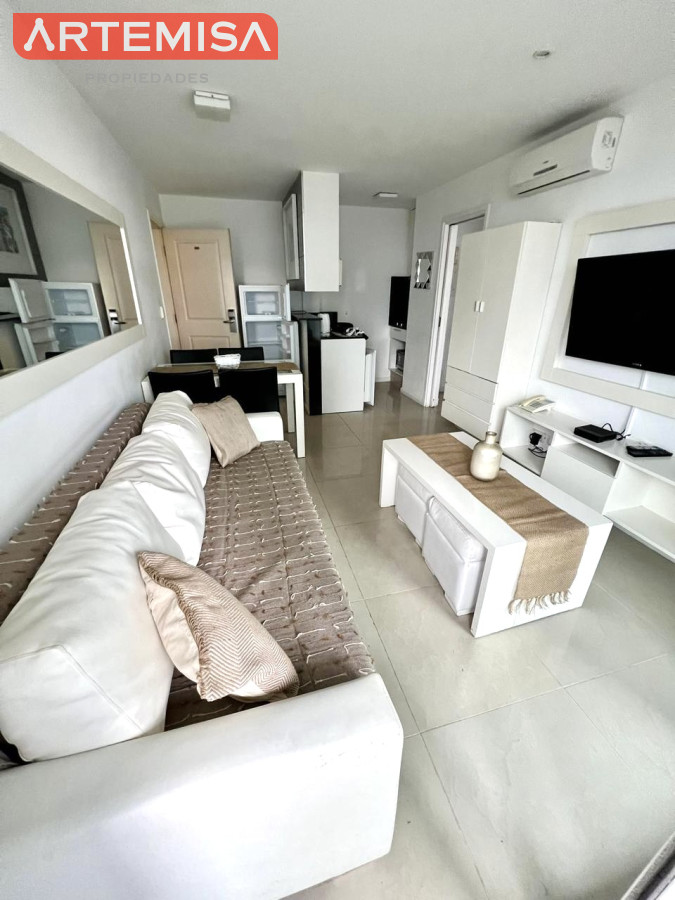 Apartamento ID.457 - Apartamento de 1 Dormitorio en Torre con Servicios, Cerca del Mar - Alquiler Anual, Punta del Este