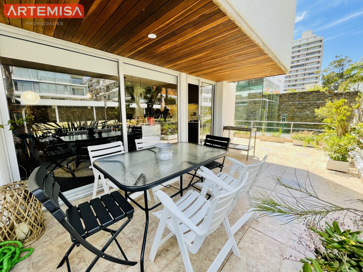 Apartamento ID.643 - Apartamento en Alquiler Anual e Invernal 2 Dormitorios en Península a pasos del Puerto, Punta del Este