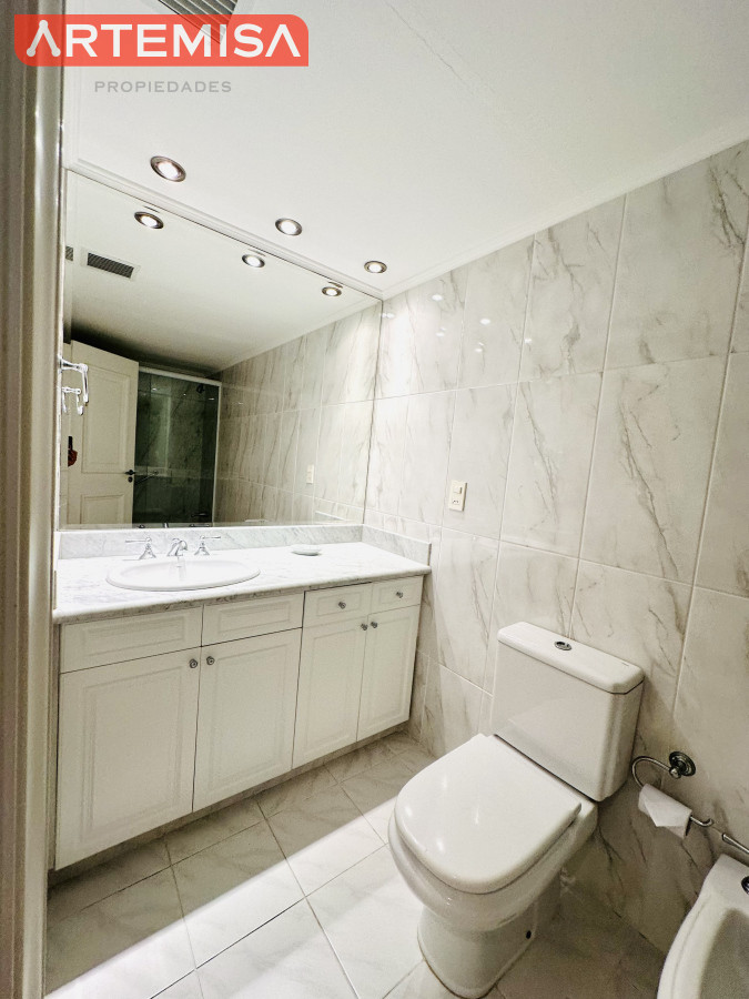 Apartamento ID.513 - Alquiler temporario de Apartamento de 2 suites sobre Playa Mansa, Primera Línea