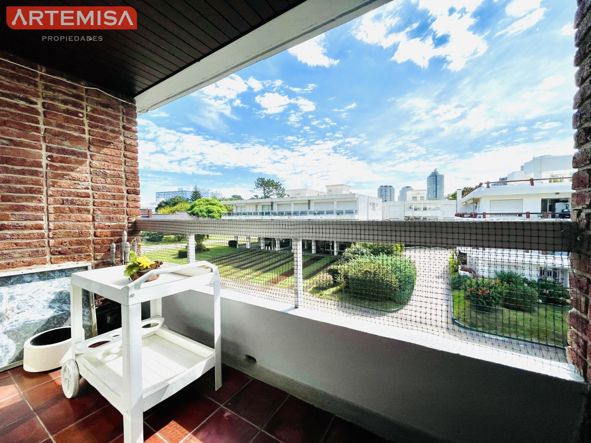 Apartamento ID.830 - Apartamento de 2 Dormitorios en Aidy Grill a Pocos Metros de Playa Brava - Venta