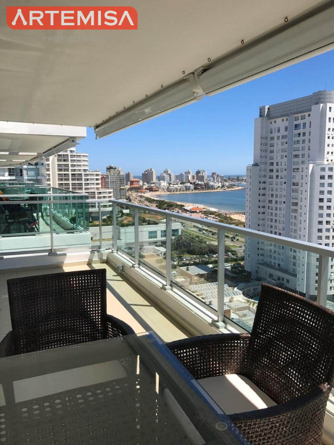 Apartamento ID.500 - Excelente Apartamento de 3 Dormitorios con Vista al Mar, Playa Mansa, Punta del Este