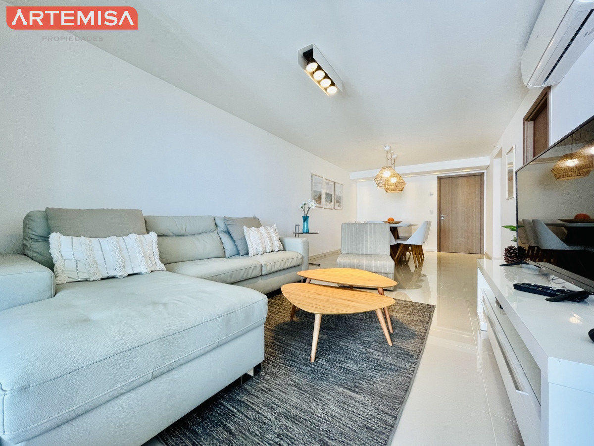 Apartamento ID.595 - Apartamento con Vista al Mar de 3 Dormitorios y Dependencia + Parrillero en Playa Brava, Punta del Este 