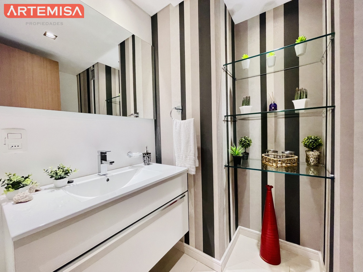 Apartamento ID.595 - Apartamento con Vista al Mar de 3 Dormitorios y Dependencia + Parrillero en Playa Brava, Punta del Este 