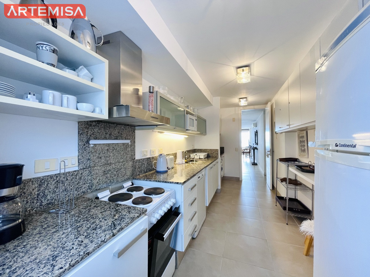 Apartamento ID.634 - Venta y alquiler de apartamento de dos dormitorios con parrillero de uso exclusivo en Punta Ballena