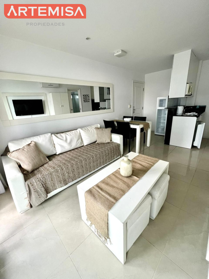 Apartamento ID.457 - Apartamento de 1 Dormitorio en Torre con Servicios, Cerca del Mar - Alquiler Anual, Punta del Este