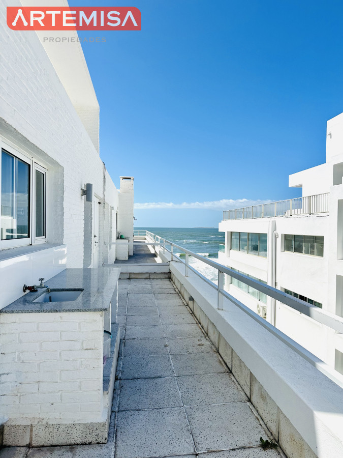 Apartamento ID.616 - Alquiler y venta de apartamento con vista al Mar en Península de 3 dormitorios mas dependencia