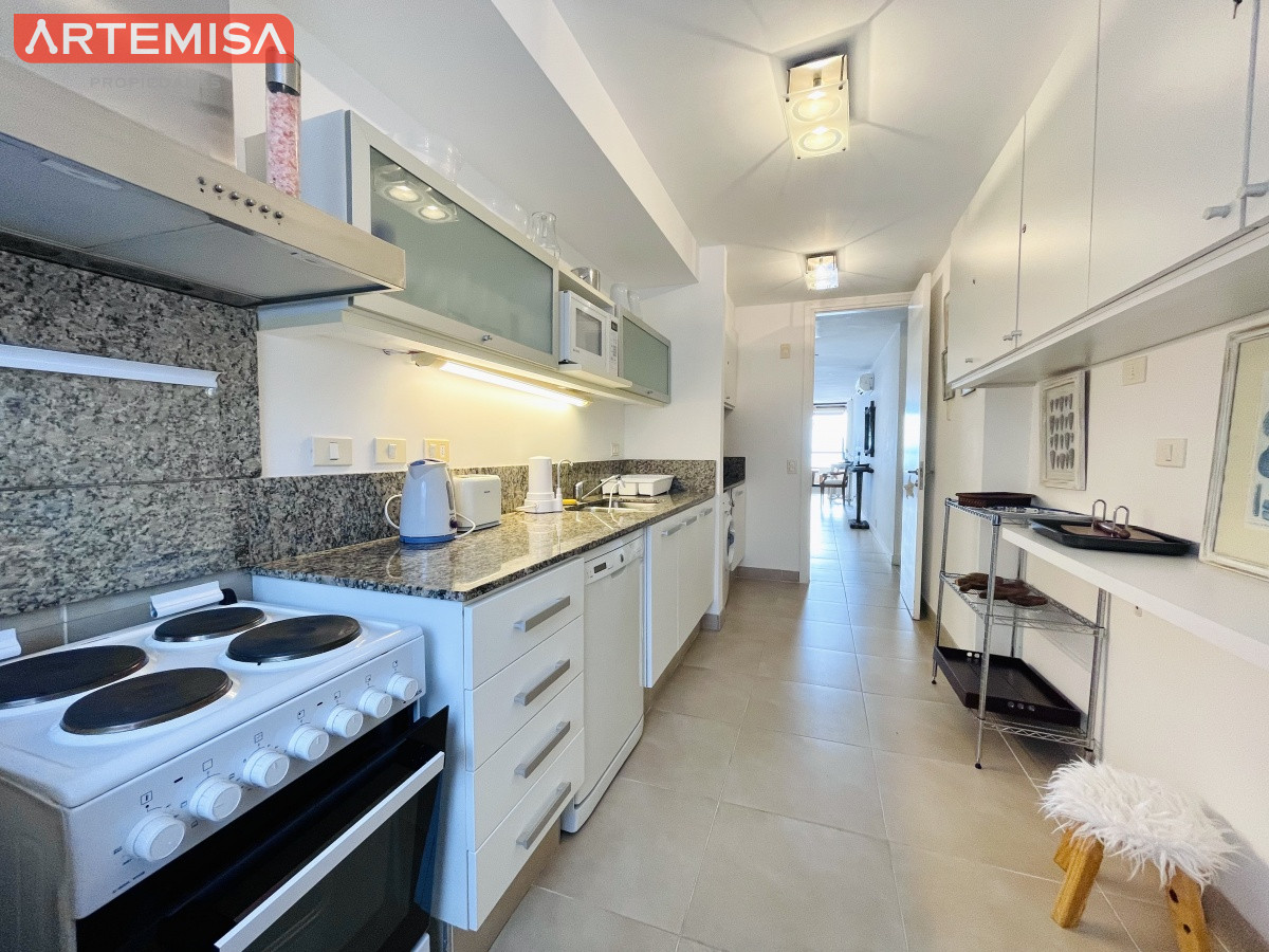 Apartamento ID.634 - Venta y alquiler de apartamento de dos dormitorios con parrillero de uso exclusivo en Punta Ballena