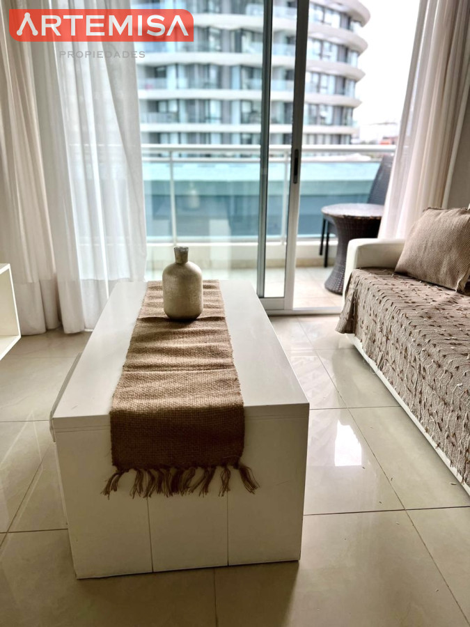 Apartamento ID.457 - Apartamento de 1 Dormitorio en Torre con Servicios, Cerca del Mar - Alquiler Anual, Punta del Este