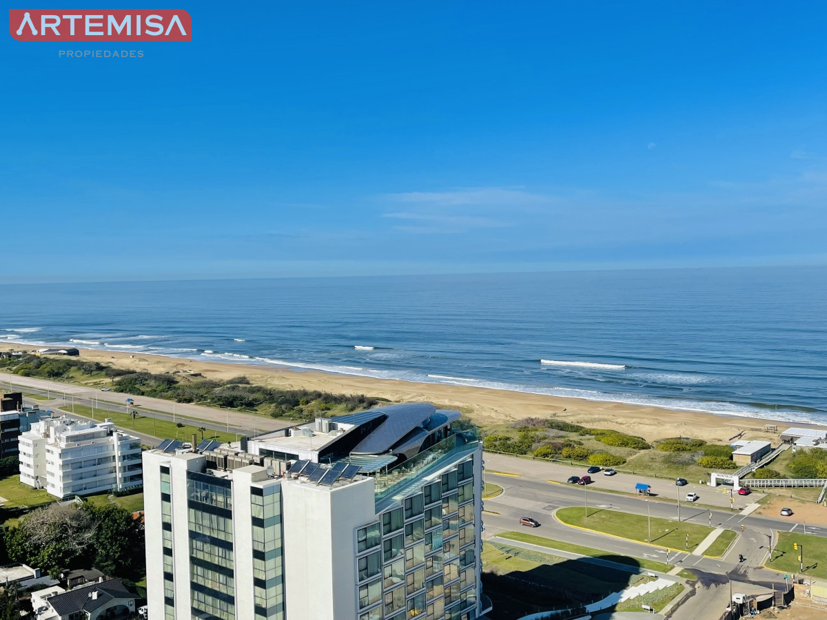 Apartamento ID.595 - Apartamento con Vista al Mar de 3 Dormitorios y Dependencia + Parrillero en Playa Brava, Punta del Este 
