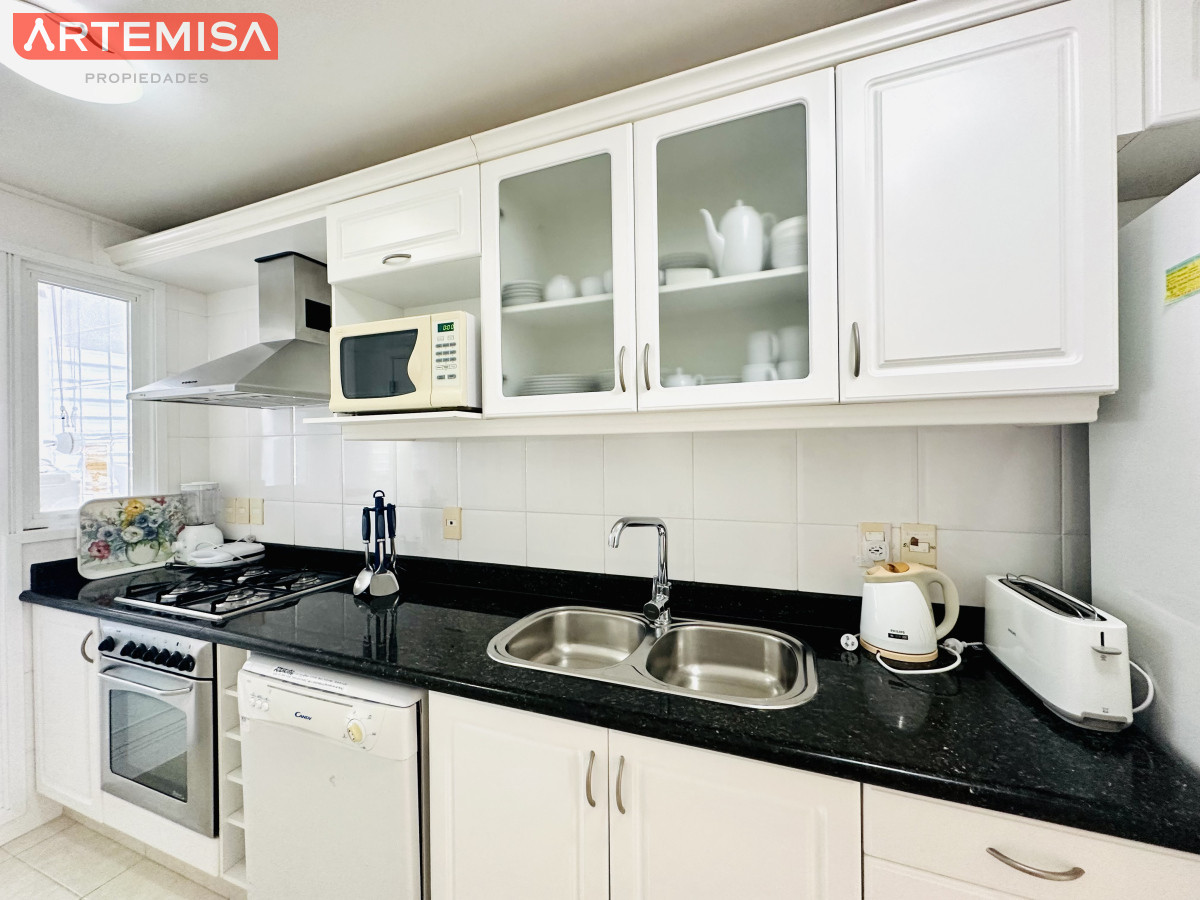 Apartamento ID.513 - Alquiler temporario de Apartamento de 2 suites sobre Playa Mansa, Primera Línea