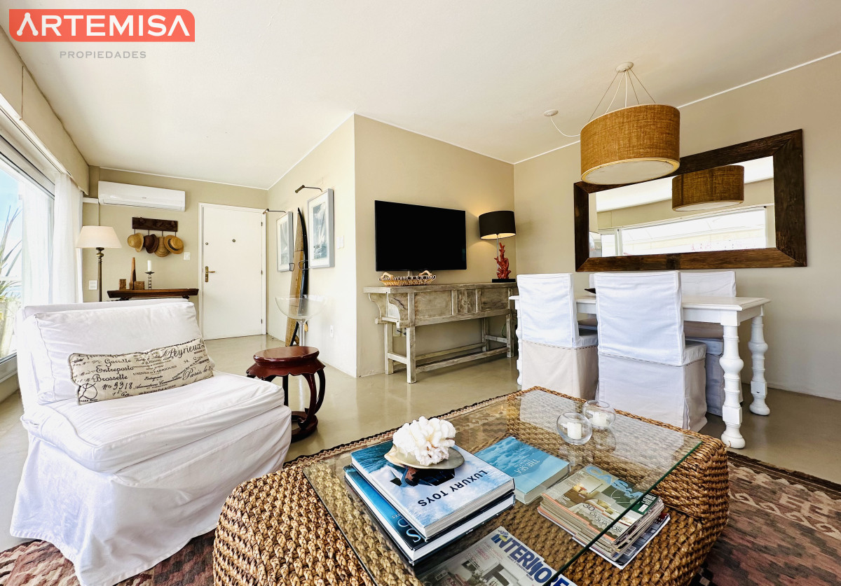 Apartamento ID.616 - Alquiler y venta de apartamento con vista al Mar en Península de 3 dormitorios mas dependencia
