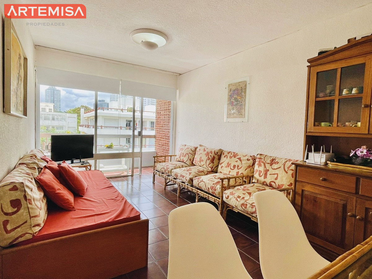 Apartamento ID.830 - Apartamento de 2 Dormitorios en Aidy Grill a Pocos Metros de Playa Brava - Venta