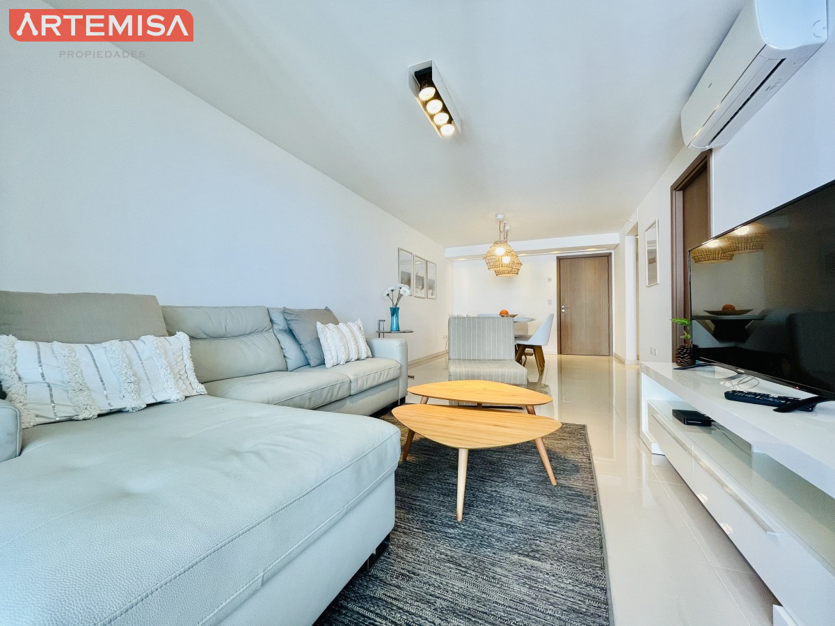 Apartamento ID.595 - Apartamento con Vista al Mar de 3 Dormitorios y Dependencia + Parrillero en Playa Brava, Punta del Este 