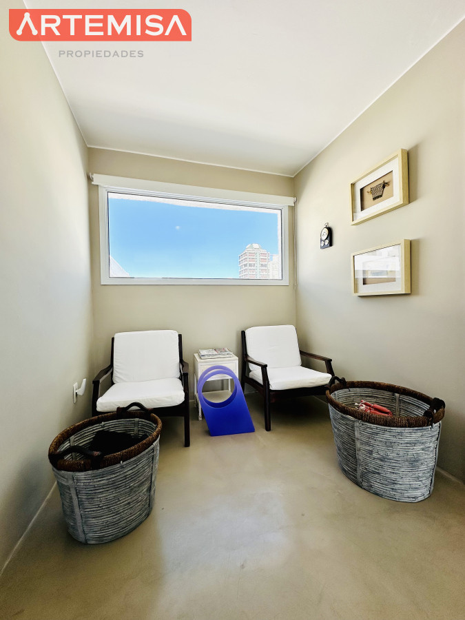 Apartamento ID.616 - Alquiler y venta de apartamento con vista al Mar en Península de 3 dormitorios mas dependencia