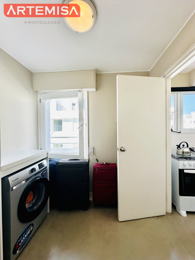 Apartamento ID.616 - Alquiler y venta de apartamento con vista al Mar en Península de 3 dormitorios mas dependencia