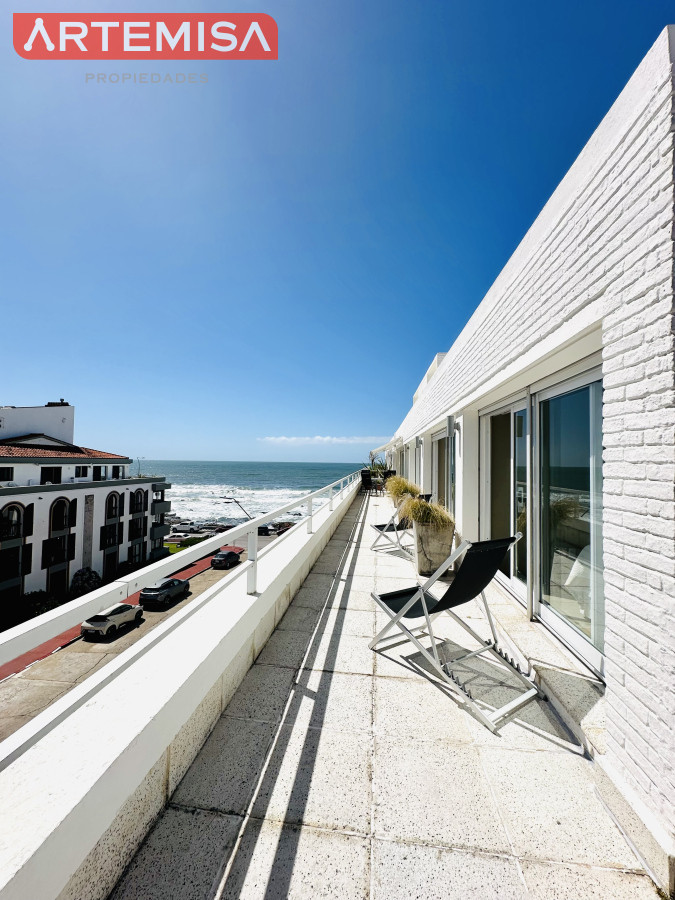 Apartamento ID.616 - Alquiler y venta de apartamento con vista al Mar en Península de 3 dormitorios mas dependencia