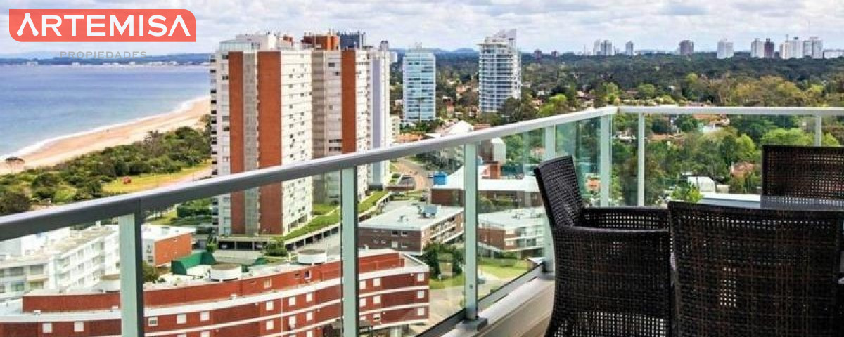 Apartamento ID.500 - Excelente Apartamento de 3 Dormitorios con Vista al Mar, Playa Mansa, Punta del Este