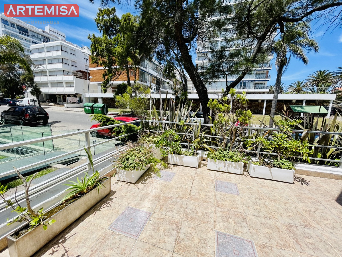 Apartamento ID.643 - Apartamento en Alquiler Anual e Invernal 2 Dormitorios en Península a pasos del Puerto, Punta del Este