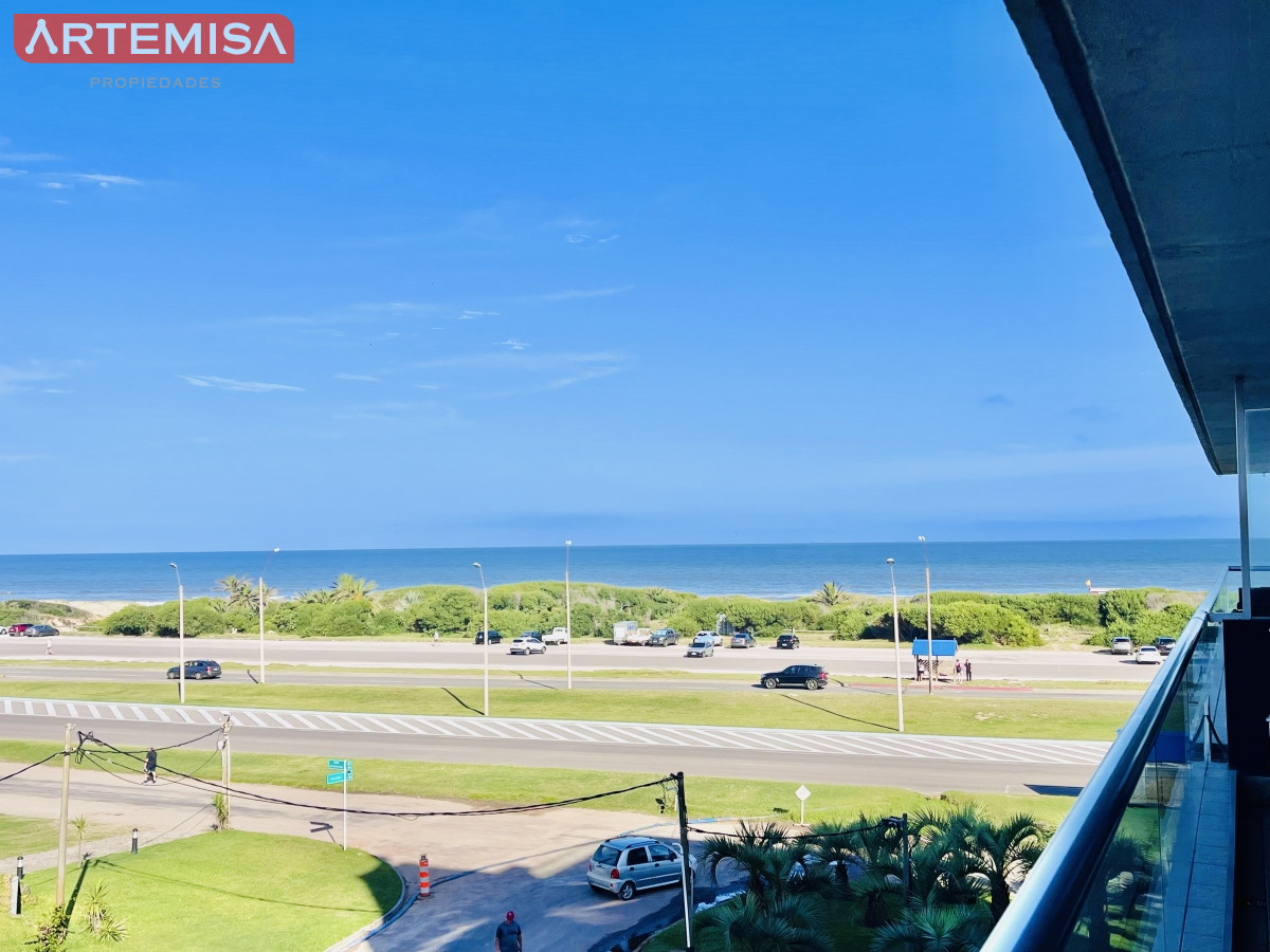 Apartamento ID.565 - Apartamento de 2 Dormitorios y Parrillero Frente a Playa Brava, Punta del Este