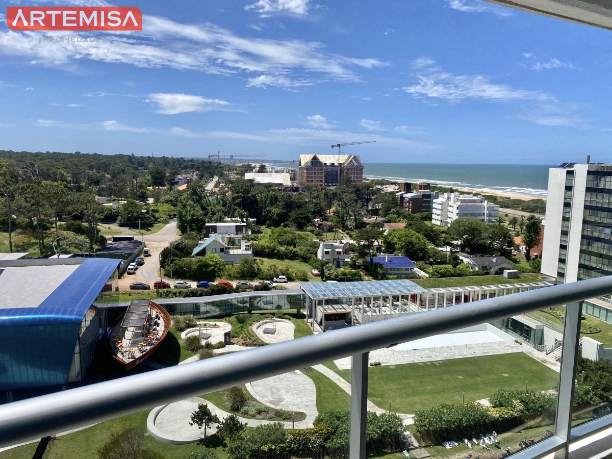 Apartamento ID.515 - Excelente Apartamento de 2 Dormitorios + Servicio en Brava con Vista al Mar