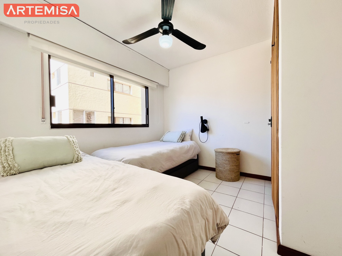Apartamento ID.533 - Apartamento de 2 Dormitorios en playa El Emir, Punta del Este - Venta y Alquiler de Verano