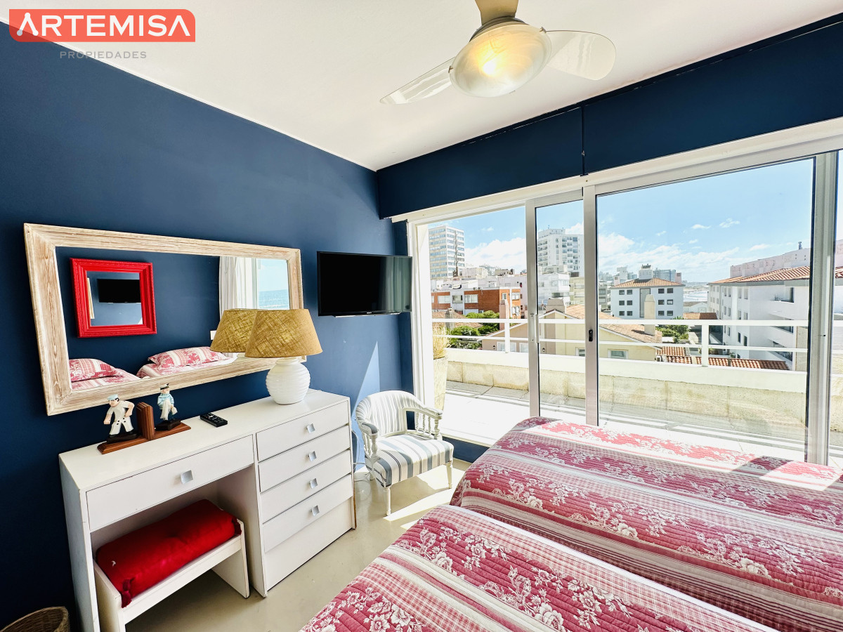 Apartamento ID.616 - Alquiler y venta de apartamento con vista al Mar en Península de 3 dormitorios mas dependencia