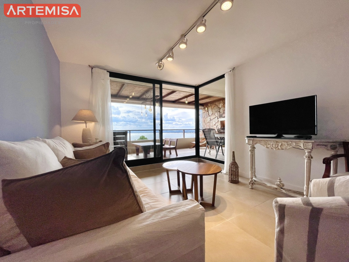 Apartamento ID.634 - Venta y alquiler de apartamento de dos dormitorios con parrillero de uso exclusivo en Punta Ballena