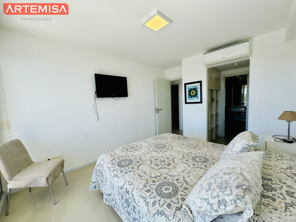 Apartamento ID.542 - Moderno Apartamento de dos Dormitorios sobre Roosevelt en Venta