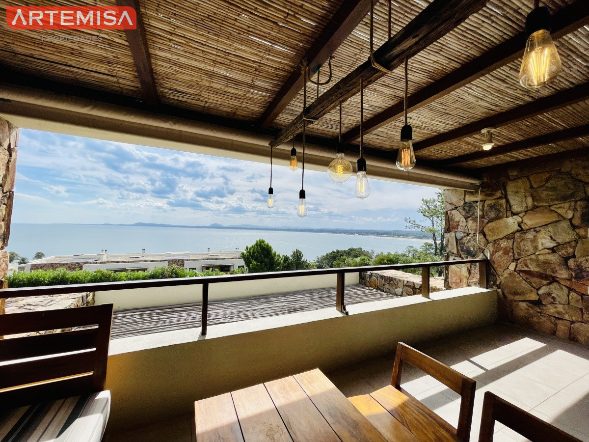 Apartamento ID.634 - Venta y alquiler de apartamento de dos dormitorios con parrillero de uso exclusivo en Punta Ballena