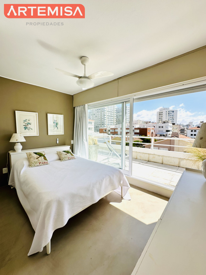 Apartamento ID.616 - Alquiler y venta de apartamento con vista al Mar en Península de 3 dormitorios mas dependencia
