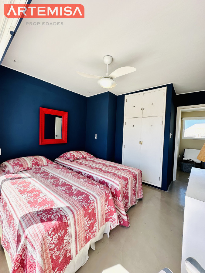Apartamento ID.616 - Alquiler y venta de apartamento con vista al Mar en Península de 3 dormitorios mas dependencia