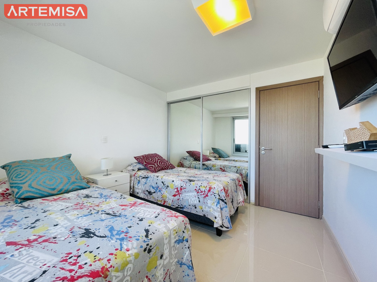 Apartamento ID.595 - Apartamento con Vista al Mar de 3 Dormitorios y Dependencia + Parrillero en Playa Brava, Punta del Este 