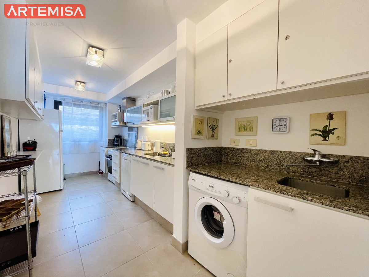Apartamento ID.634 - Venta y alquiler de apartamento de dos dormitorios con parrillero de uso exclusivo en Punta Ballena