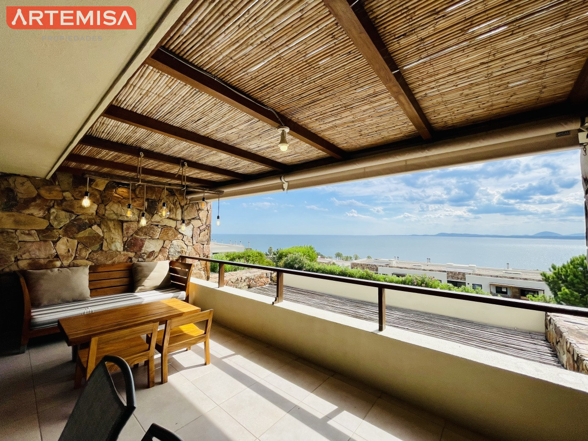 Apartamento ID.634 - Venta y alquiler de apartamento de dos dormitorios con parrillero de uso exclusivo en Punta Ballena