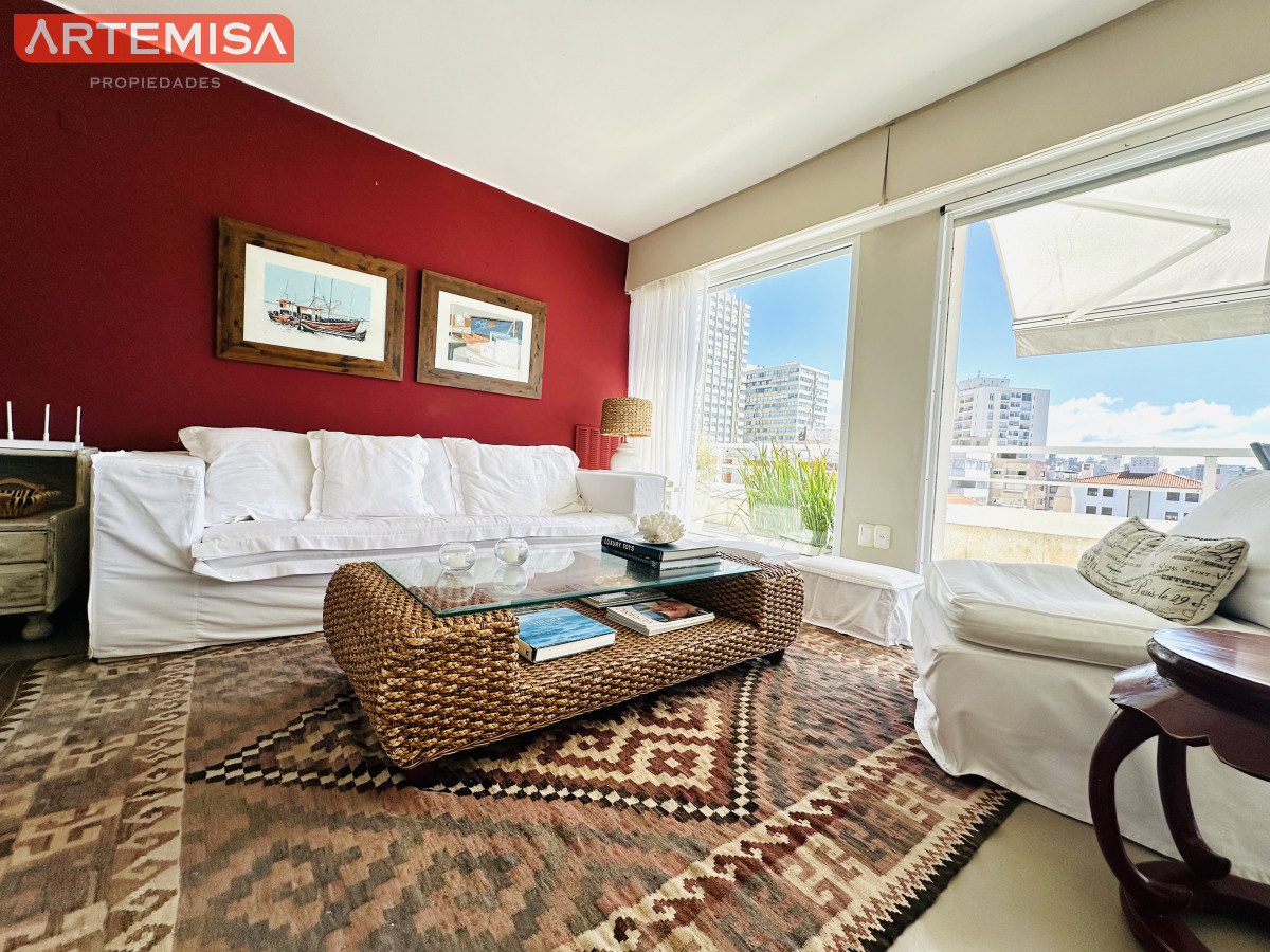 Apartamento ID.616 - Alquiler y venta de apartamento con vista al Mar en Península de 3 dormitorios mas dependencia
