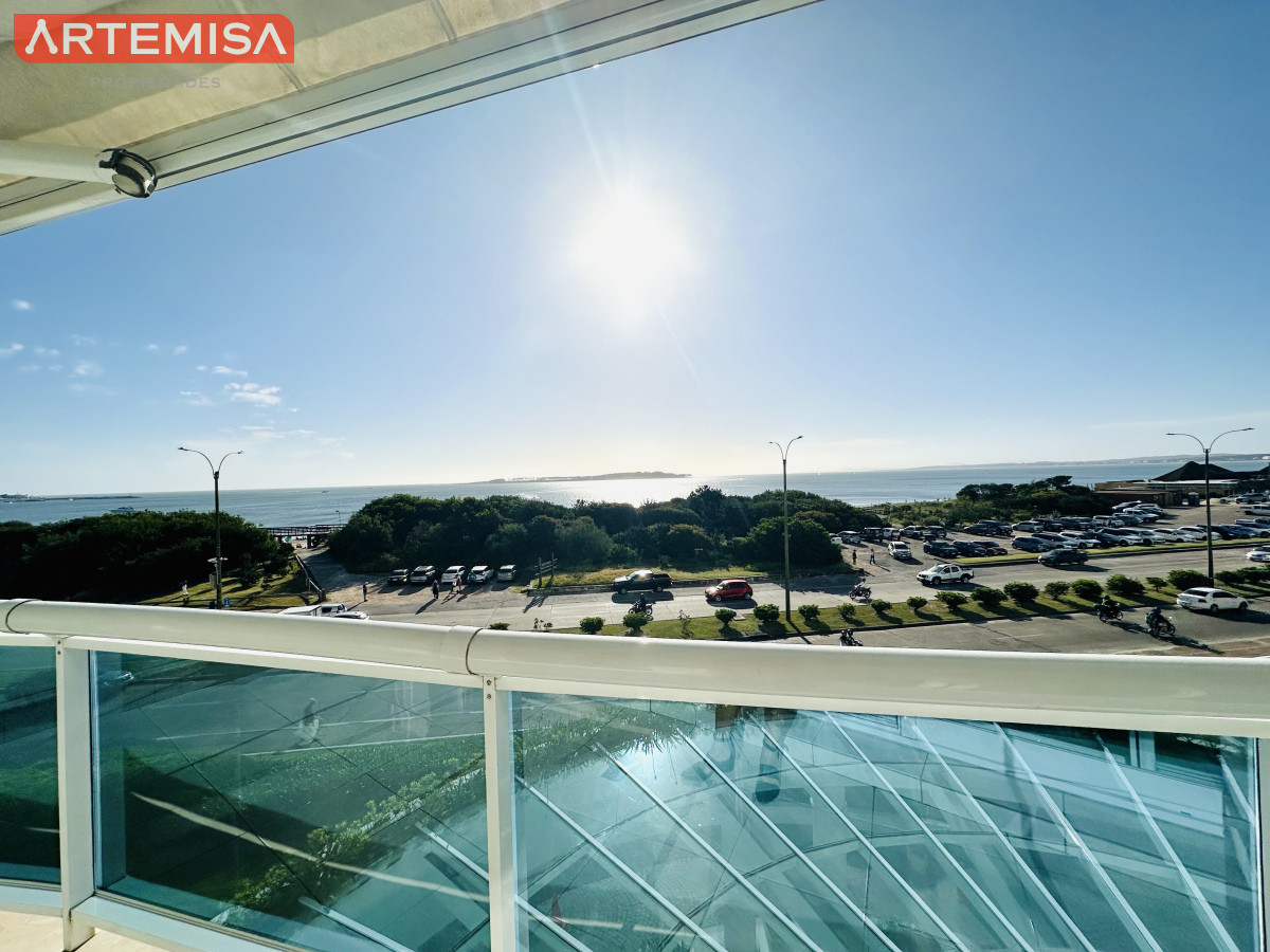 Apartamento ID.513 - Alquiler temporario de Apartamento de 2 suites sobre Playa Mansa, Primera Línea