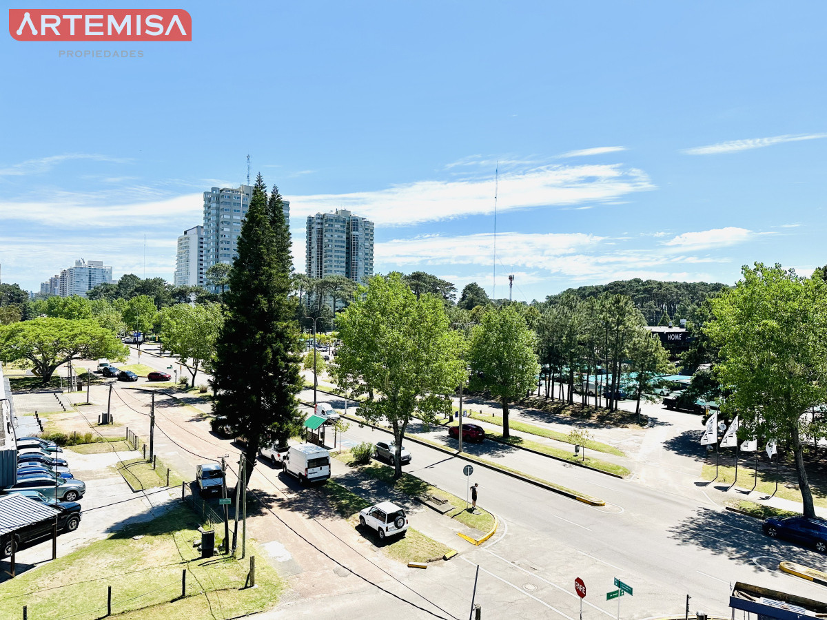 Apartamento ID.516 - Apartamento en alquiler de 2 dormitorios con 2 baños sobre Roosevelt, Punta del Este