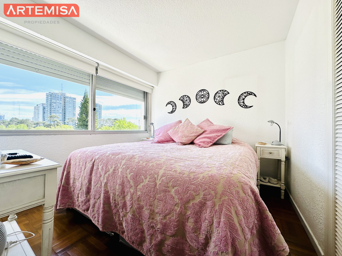 Apartamento ID.516 - Apartamento en alquiler de 2 dormitorios con 2 baños sobre Roosevelt, Punta del Este