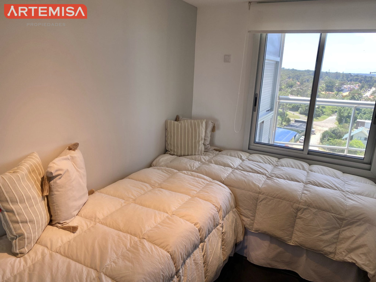 Apartamento ID.515 - Excelente Apartamento de 2 Dormitorios + Servicio en Brava con Vista al Mar