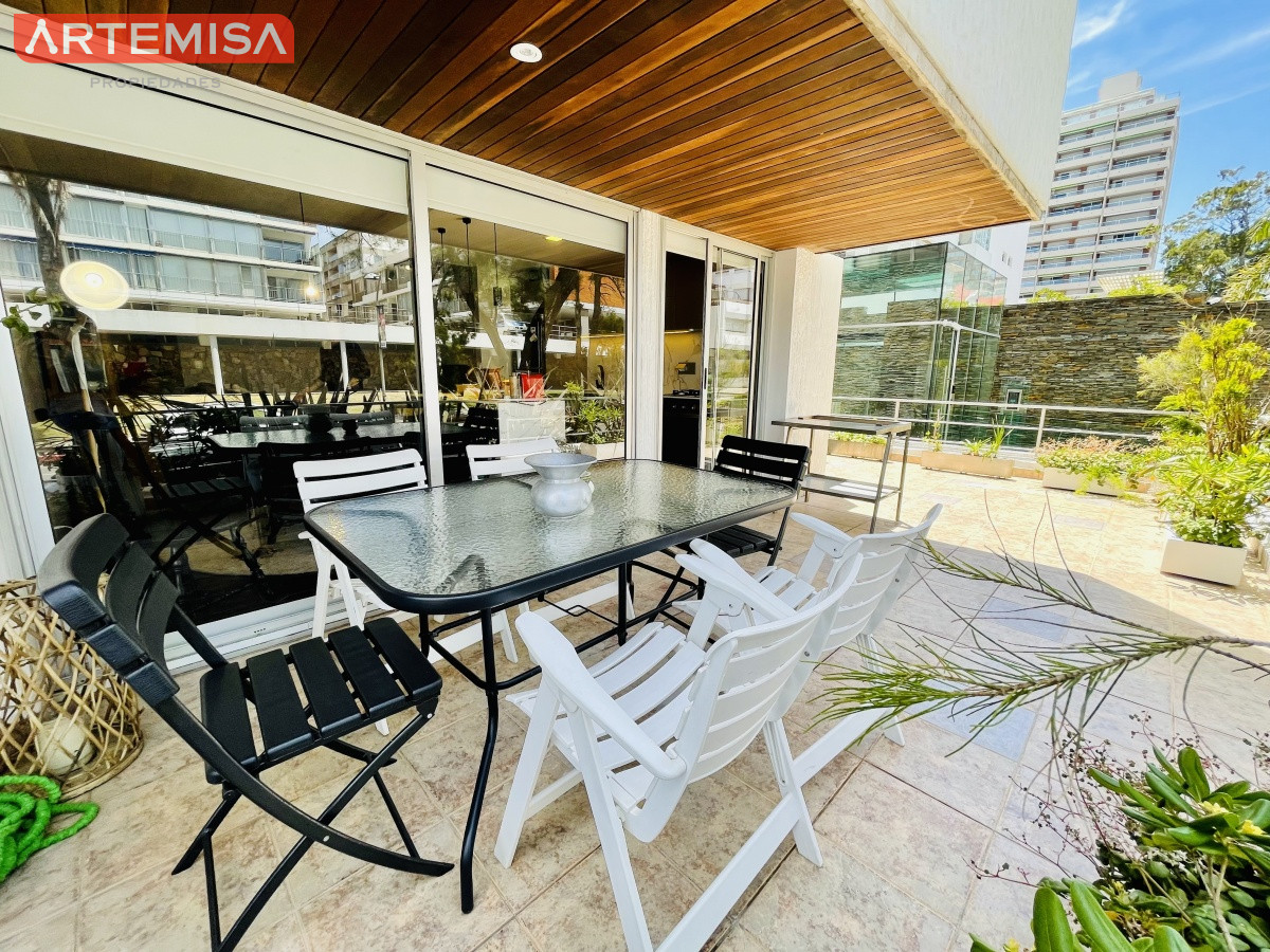 Apartamento ID.643 - Apartamento en Alquiler Anual e Invernal 2 Dormitorios en Península a pasos del Puerto, Punta del Este