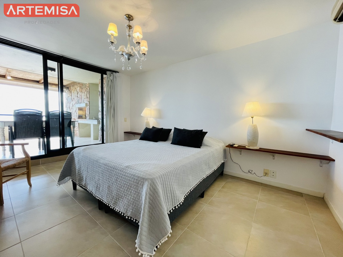 Apartamento ID.634 - Venta y alquiler de apartamento de dos dormitorios con parrillero de uso exclusivo en Punta Ballena