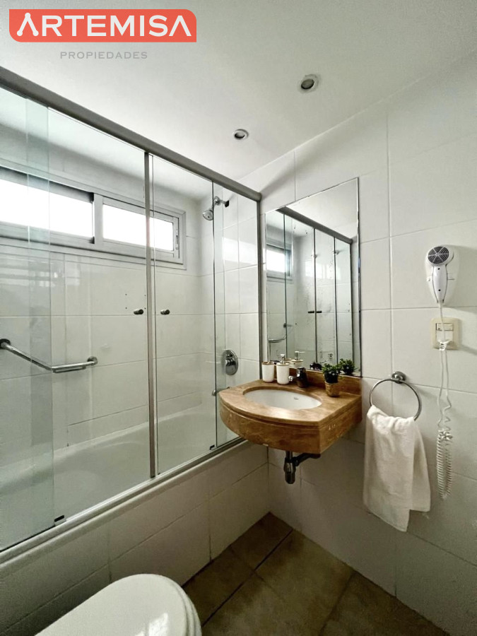 Apartamento ID.457 - Apartamento de 1 Dormitorio en Torre con Servicios, Cerca del Mar - Alquiler Anual, Punta del Este