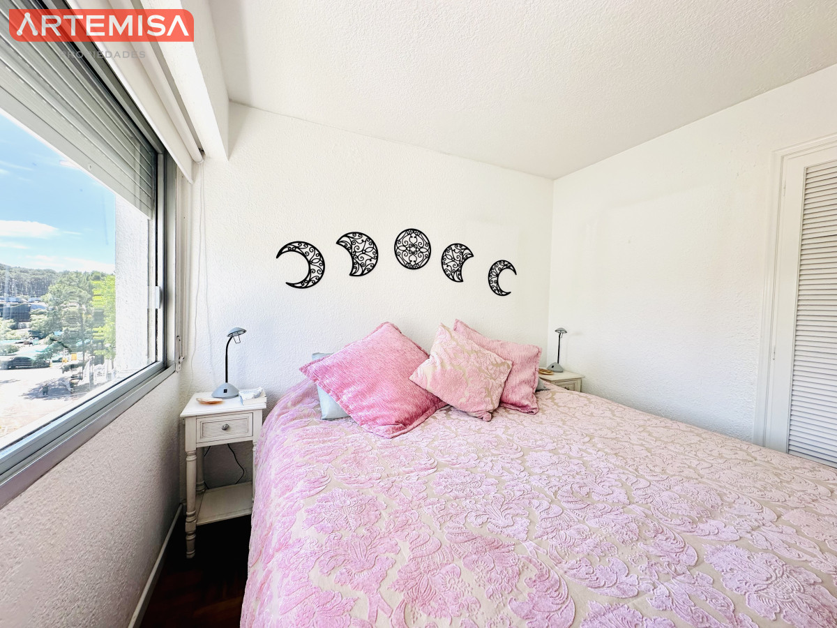 Apartamento ID.516 - Apartamento en alquiler de 2 dormitorios con 2 baños sobre Roosevelt, Punta del Este