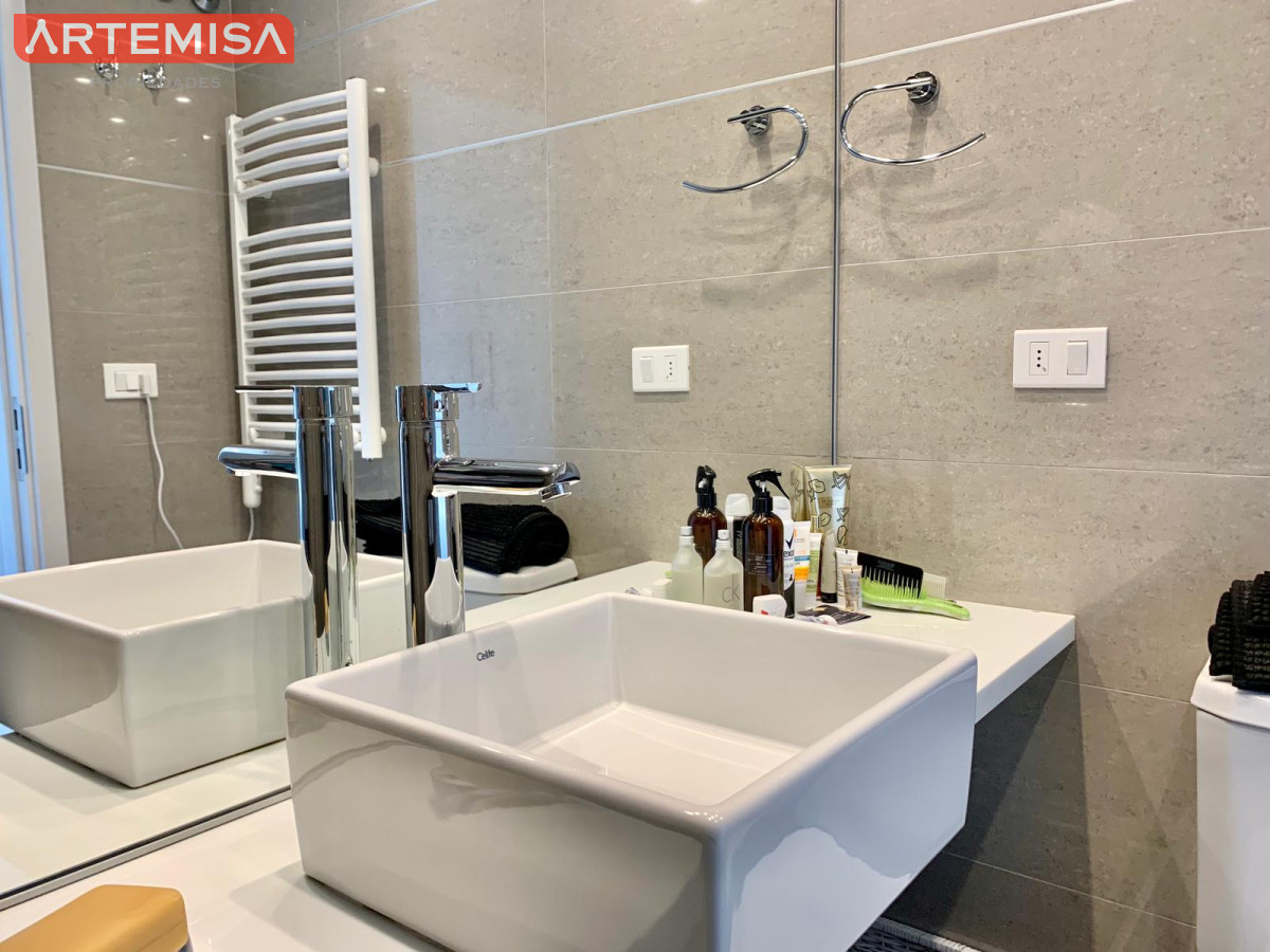 Apartamento ID.829 - Excelente Apartamento de 2 Dormitorios en Venta y Alquiler - Playa Mansa, Punta del Este