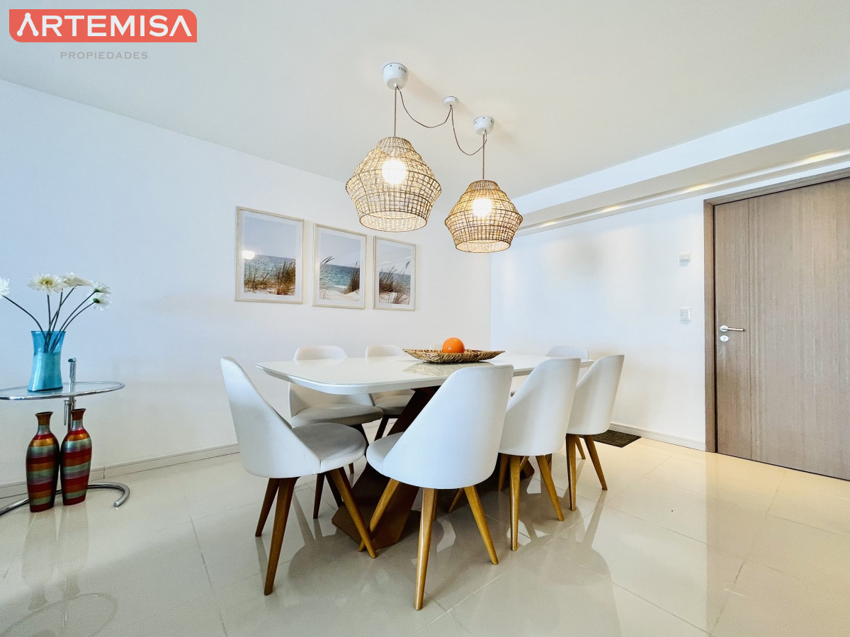 Apartamento ID.595 - Apartamento con Vista al Mar de 3 Dormitorios y Dependencia + Parrillero en Playa Brava, Punta del Este 