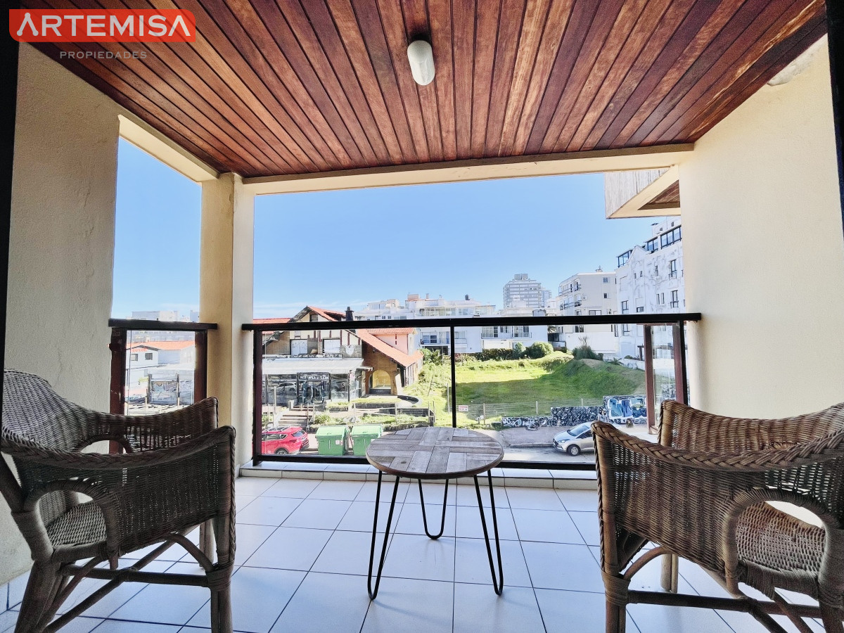 Apartamento ID.533 - Apartamento de 2 Dormitorios en playa El Emir, Punta del Este - Venta y Alquiler de Verano