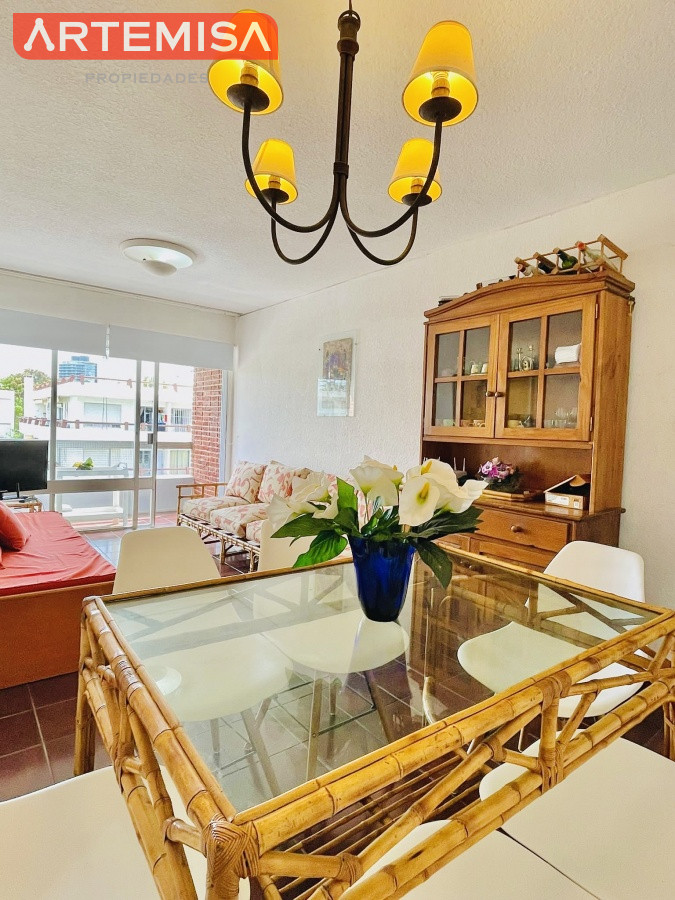Apartamento ID.830 - Apartamento de 2 Dormitorios en Aidy Grill a Pocos Metros de Playa Brava - Venta