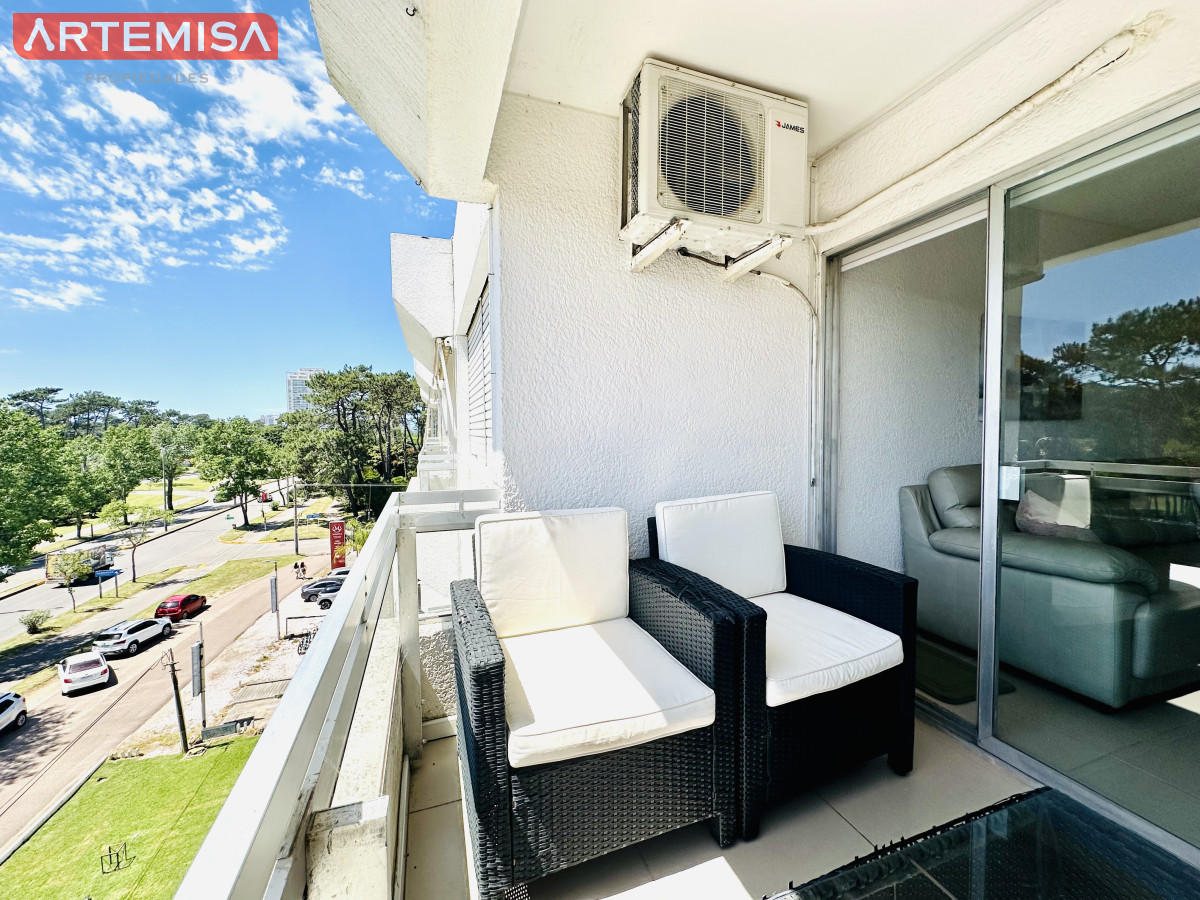 Apartamento ID.516 - Apartamento en alquiler de 2 dormitorios con 2 baños sobre Roosevelt, Punta del Este