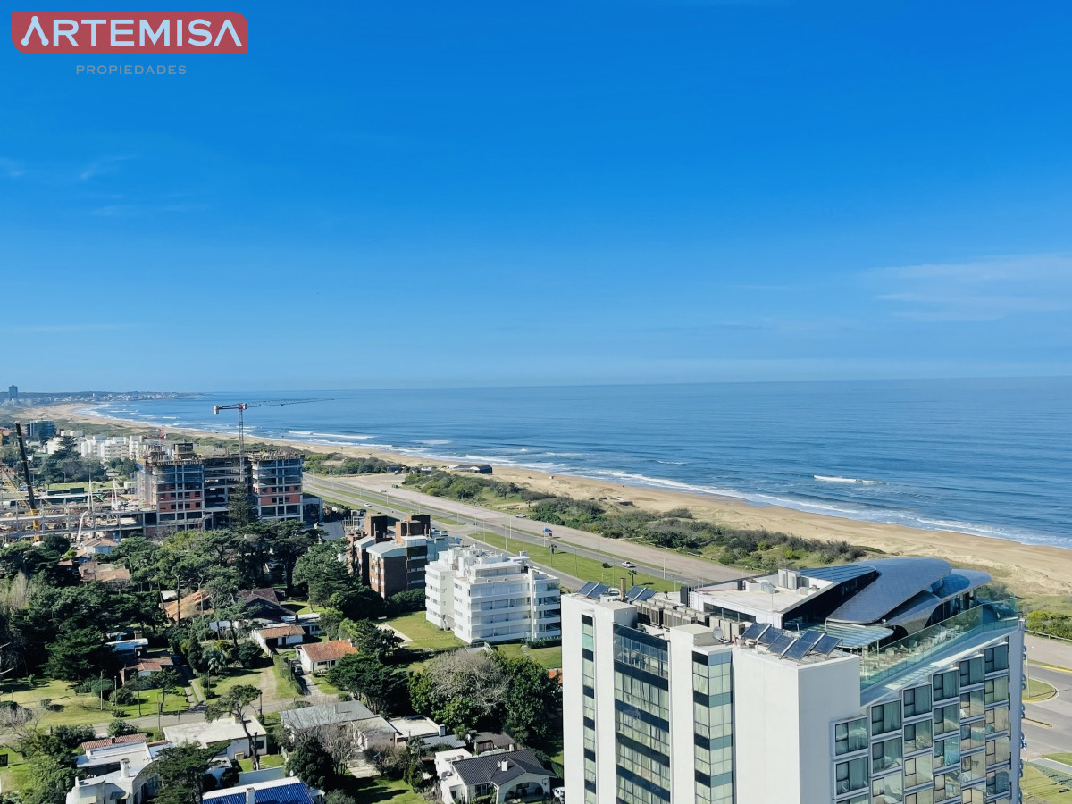 Apartamento ID.595 - Apartamento con Vista al Mar de 3 Dormitorios y Dependencia + Parrillero en Playa Brava, Punta del Este 