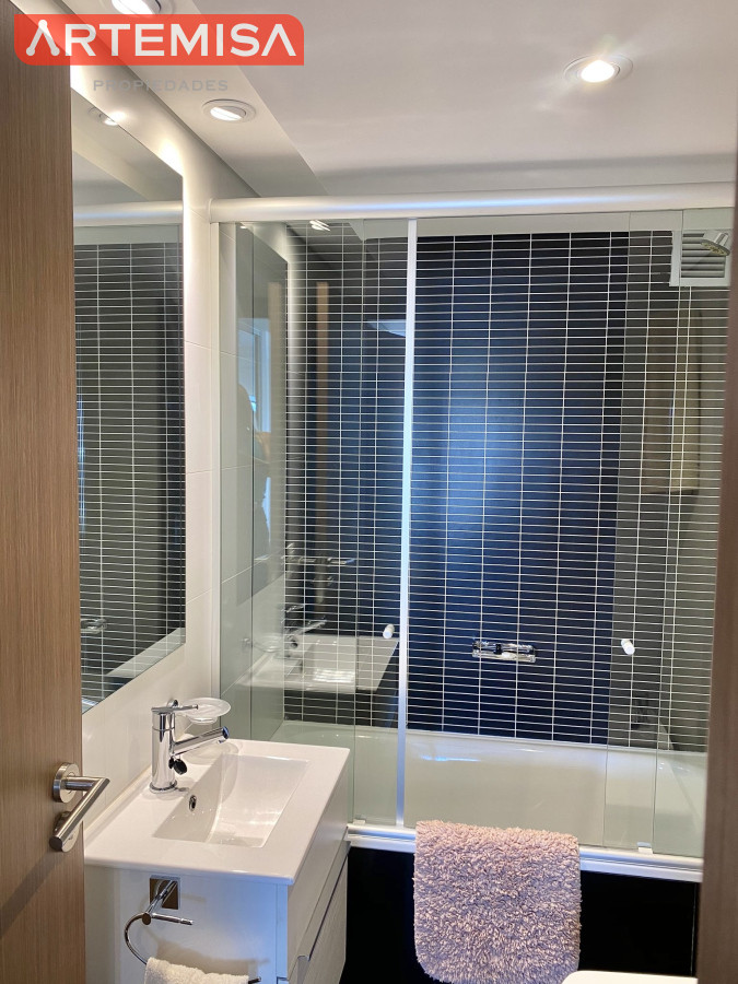 Apartamento ID.515 - Excelente Apartamento de 2 Dormitorios + Servicio en Brava con Vista al Mar